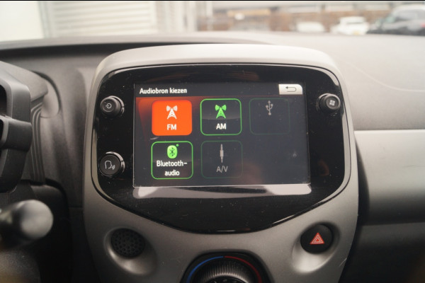 Toyota Aygo 1.0 VVT-i X-Play Automaat -AIRCO-LED-CAM-CARPLAY-
