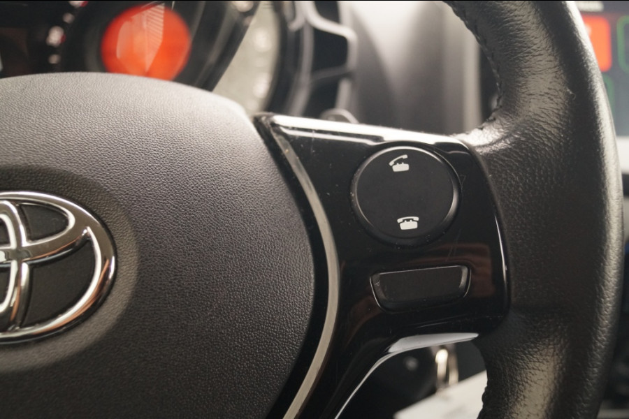 Toyota Aygo 1.0 VVT-i X-Play Automaat -AIRCO-LED-CAM-CARPLAY-
