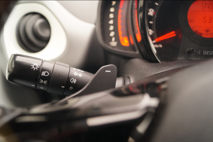 Toyota Aygo 1.0 VVT-i X-Play Automaat -AIRCO-LED-CAM-CARPLAY-