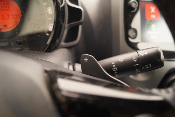 Toyota Aygo 1.0 VVT-i X-Play Automaat -AIRCO-LED-CAM-CARPLAY-