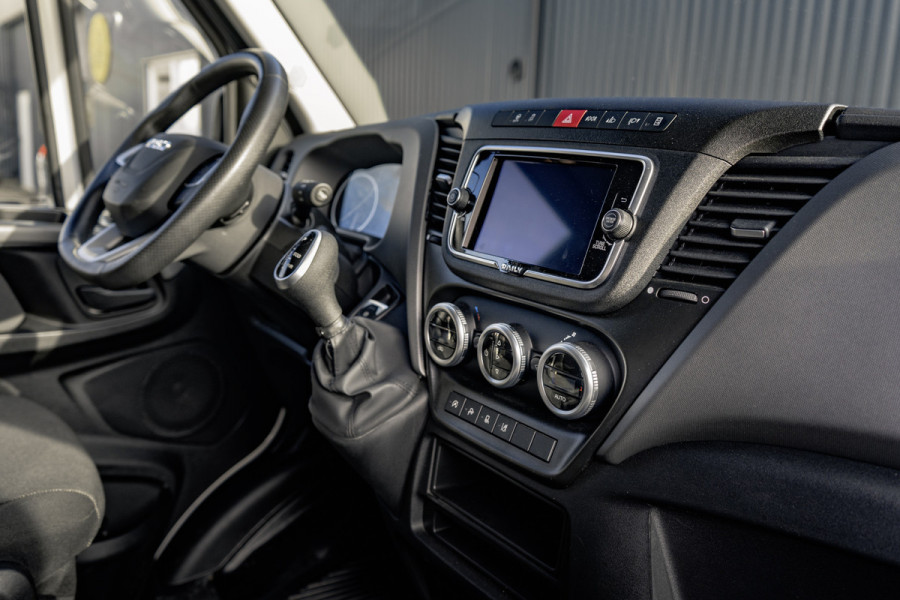 Iveco Daily 35S16V L2H2 | Automaat | Air-Pro Editie | Luchtvering | LED | Camera | Navi | PDC | 3.5T Trekgewicht | Oprijplaat | Cruise | Eur