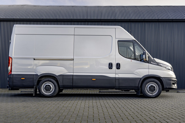 Iveco Daily 35S16V L2H2 | Automaat | Air-Pro Editie | Luchtvering | LED | Camera | Navi | PDC | 3.5T Trekgewicht | Oprijplaat | Cruise | Eur