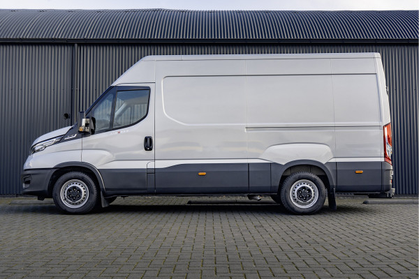 Iveco Daily 35S16V L2H2 | Automaat | Air-Pro Editie | Luchtvering | LED | Camera | Navi | PDC | 3.5T Trekgewicht | Oprijplaat | Cruise | Eur
