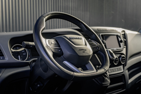 Iveco Daily 35S16V L2H2 | Automaat | Air-Pro Editie | Luchtvering | LED | Camera | Navi | PDC | 3.5T Trekgewicht | Oprijplaat | Cruise | Eur