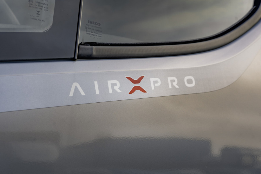 Iveco Daily 35S16V L2H2 | Automaat | Air-Pro Editie | Luchtvering | LED | Camera | Navi | PDC | 3.5T Trekgewicht | Oprijplaat | Cruise | Eur