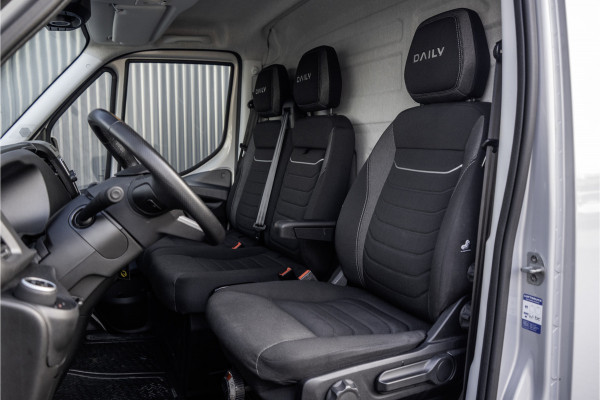Iveco Daily 35S16V L2H2 | Automaat | Air-Pro Editie | Luchtvering | LED | Camera | Navi | PDC | 3.5T Trekgewicht | Oprijplaat | Cruise | Eur