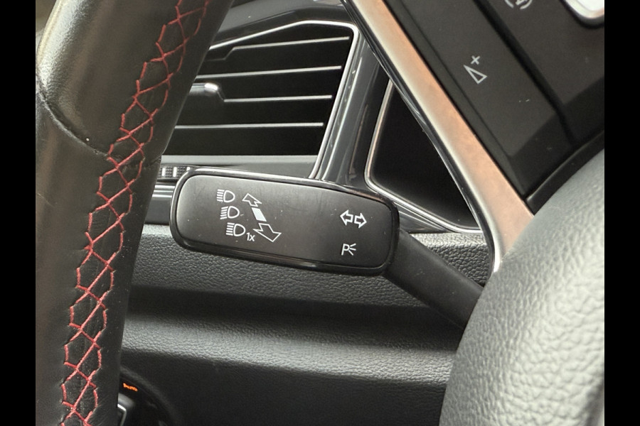 Volkswagen T-Roc 2.0 TSI 4Motion Sport Business R | Pano | R-Line | Stoelverwarming Apple Carplay | Elektrische kofferklep