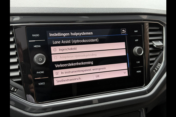 Volkswagen T-Roc 2.0 TSI 4Motion Sport Business R | Pano | R-Line | Stoelverwarming Apple Carplay | Elektrische kofferklep