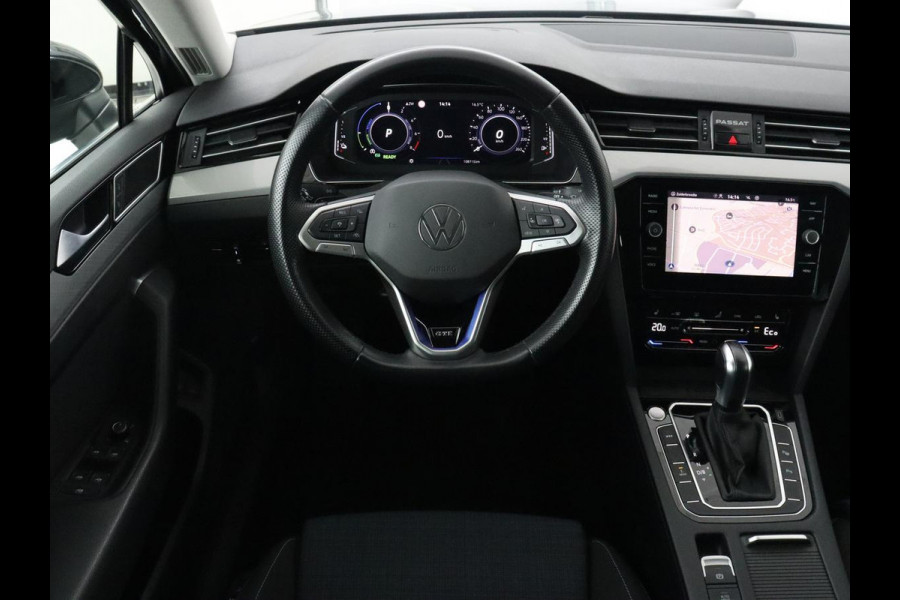 Volkswagen Passat 1.4 TSI PHEV GTE | Head-Up | Stoelverwarming | Trekhaak | Massage | Keyless | Standkachel | Camera | Matrix LED | Carplay | Adaptive cruise | Side Assist | Navigatie | Virtual Cockpit | Plug In