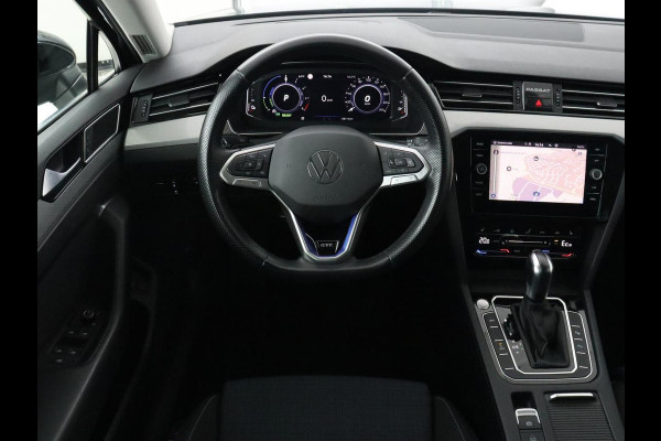 Volkswagen Passat 1.4 TSI PHEV GTE | Head-Up | Stoelverwarming | Trekhaak | Massage | Keyless | Standkachel | Camera | Matrix LED | Carplay | Adaptive cruise | Side Assist | Navigatie | Virtual Cockpit | Plug In