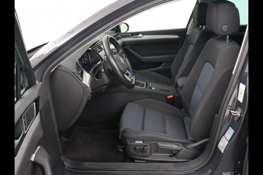 Volkswagen Passat 1.4 TSI PHEV GTE | Head-Up | Stoelverwarming | Trekhaak | Massage | Keyless | Standkachel | Camera | Matrix LED | Carplay | Adaptive cruise | Side Assist | Navigatie | Virtual Cockpit | Plug In
