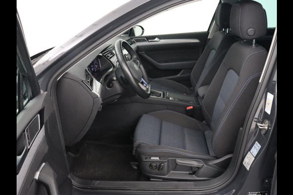 Volkswagen Passat 1.4 TSI PHEV GTE | Head-Up | Stoelverwarming | Trekhaak | Massage | Keyless | Standkachel | Camera | Matrix LED | Carplay | Adaptive cruise | Side Assist | Navigatie | Virtual Cockpit | Plug In