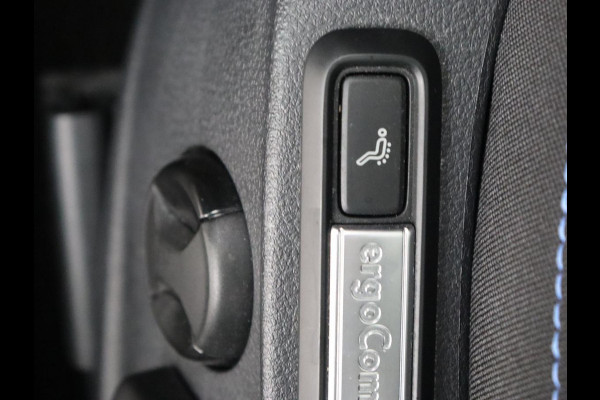 Volkswagen Passat 1.4 TSI PHEV GTE | Head-Up | Stoelverwarming | Trekhaak | Massage | Keyless | Standkachel | Camera | Matrix LED | Carplay | Adaptive cruise | Side Assist | Navigatie | Virtual Cockpit | Plug In