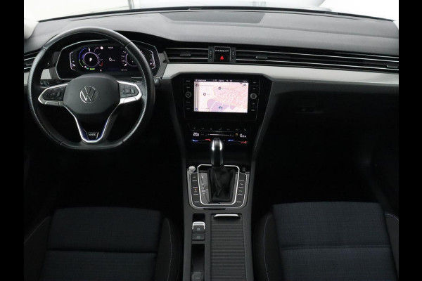 Volkswagen Passat 1.4 TSI PHEV GTE | Head-Up | Stoelverwarming | Trekhaak | Massage | Keyless | Standkachel | Camera | Matrix LED | Carplay | Adaptive cruise | Side Assist | Navigatie | Virtual Cockpit | Plug In