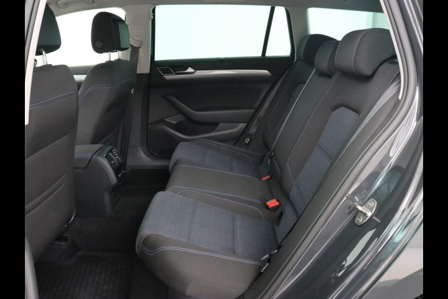 Volkswagen Passat 1.4 TSI PHEV GTE | Head-Up | Stoelverwarming | Trekhaak | Massage | Keyless | Standkachel | Camera | Matrix LED | Carplay | Adaptive cruise | Side Assist | Navigatie | Virtual Cockpit | Plug In