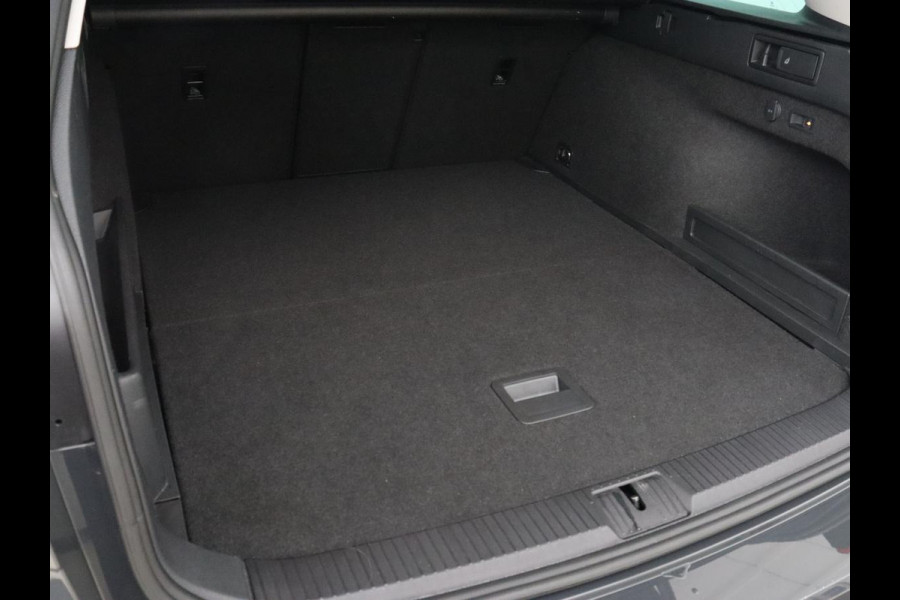 Volkswagen Passat 1.4 TSI PHEV GTE | Head-Up | Stoelverwarming | Trekhaak | Massage | Keyless | Standkachel | Camera | Matrix LED | Carplay | Adaptive cruise | Side Assist | Navigatie | Virtual Cockpit | Plug In