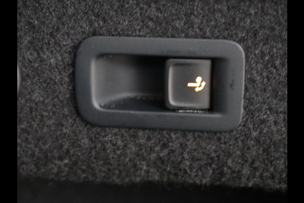 Volkswagen Passat 1.4 TSI PHEV GTE | Head-Up | Stoelverwarming | Trekhaak | Massage | Keyless | Standkachel | Camera | Matrix LED | Carplay | Adaptive cruise | Side Assist | Navigatie | Virtual Cockpit | Plug In