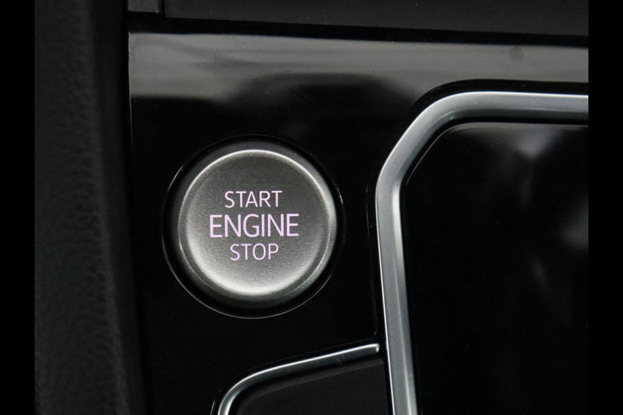 Volkswagen Passat 1.4 TSI PHEV GTE | Head-Up | Stoelverwarming | Trekhaak | Massage | Keyless | Standkachel | Camera | Matrix LED | Carplay | Adaptive cruise | Side Assist | Navigatie | Virtual Cockpit | Plug In