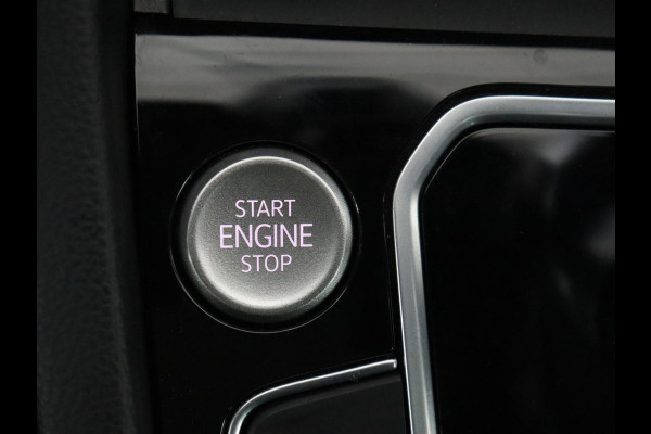 Volkswagen Passat 1.4 TSI PHEV GTE | Head-Up | Stoelverwarming | Trekhaak | Massage | Keyless | Standkachel | Camera | Matrix LED | Carplay | Adaptive cruise | Side Assist | Navigatie | Virtual Cockpit | Plug In