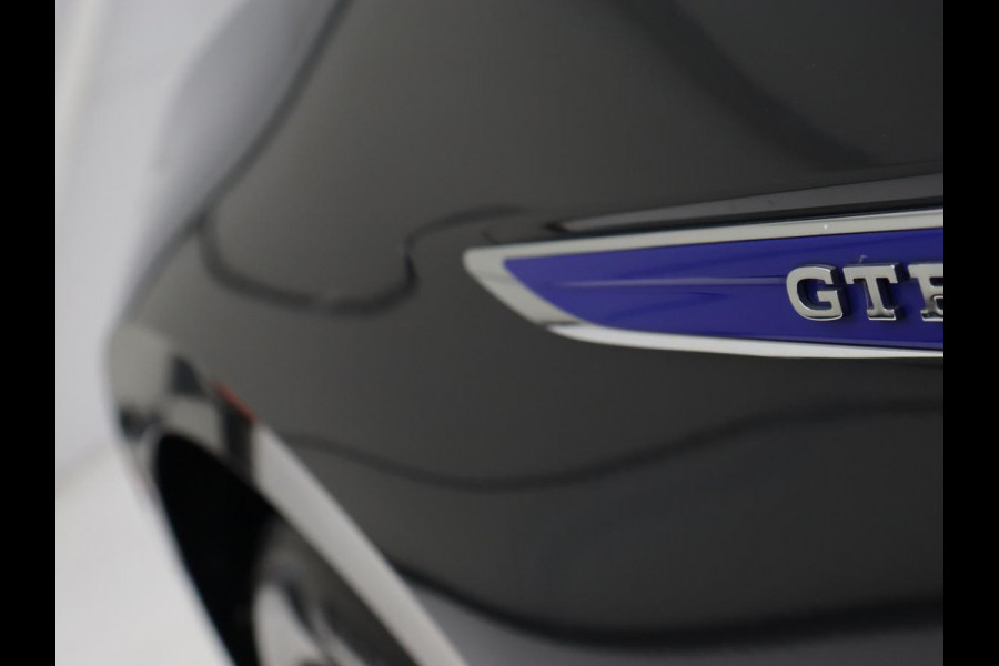 Volkswagen Passat 1.4 TSI PHEV GTE | Head-Up | Stoelverwarming | Trekhaak | Massage | Keyless | Standkachel | Camera | Matrix LED | Carplay | Adaptive cruise | Side Assist | Navigatie | Virtual Cockpit | Plug In