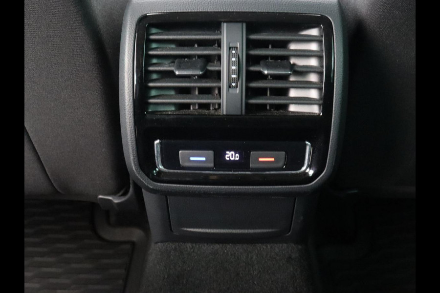 Volkswagen Passat 1.4 TSI PHEV GTE | Head-Up | Stoelverwarming | Trekhaak | Massage | Keyless | Standkachel | Camera | Matrix LED | Carplay | Adaptive cruise | Side Assist | Navigatie | Virtual Cockpit | Plug In