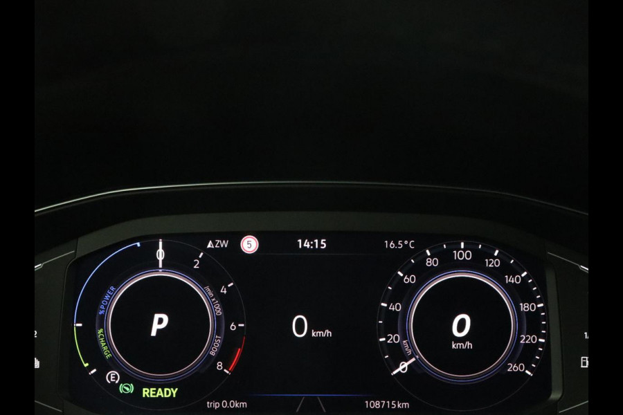 Volkswagen Passat 1.4 TSI PHEV GTE | Head-Up | Stoelverwarming | Trekhaak | Massage | Keyless | Standkachel | Camera | Matrix LED | Carplay | Adaptive cruise | Side Assist | Navigatie | Virtual Cockpit | Plug In