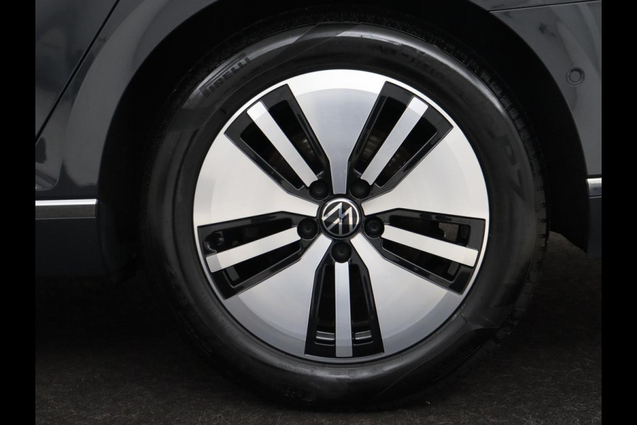 Volkswagen Passat 1.4 TSI PHEV GTE | Head-Up | Stoelverwarming | Trekhaak | Massage | Keyless | Standkachel | Camera | Matrix LED | Carplay | Adaptive cruise | Side Assist | Navigatie | Virtual Cockpit | Plug In