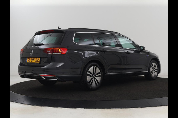 Volkswagen Passat 1.4 TSI PHEV GTE | Head-Up | Stoelverwarming | Trekhaak | Massage | Keyless | Standkachel | Camera | Matrix LED | Carplay | Adaptive cruise | Side Assist | Navigatie | Virtual Cockpit | Plug In