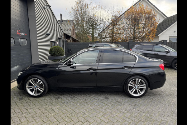 BMW 3-serie 320i Corporate Lease High Executive | Navigatie | Privacy Glass | Lichtmetalen Velgen | Climate Control | Xenon |
