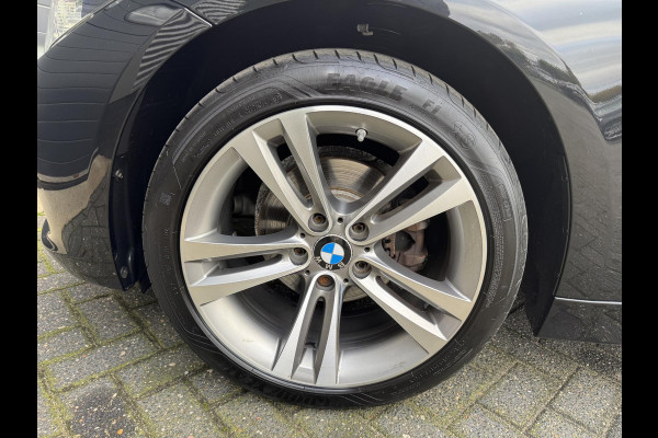 BMW 3-serie 320i Corporate Lease High Executive | Navigatie | Privacy Glass | Lichtmetalen Velgen | Climate Control | Xenon |