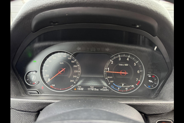 BMW 3-serie 320i Corporate Lease High Executive | Navigatie | Privacy Glass | Lichtmetalen Velgen | Climate Control | Xenon |