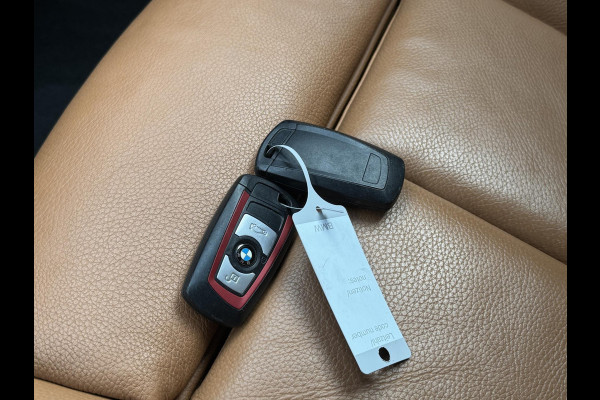 BMW 3-serie 320i Corporate Lease High Executive | Navigatie | Privacy Glass | Lichtmetalen Velgen | Climate Control | Xenon |