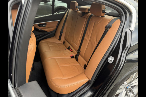 BMW 3-serie 320i Corporate Lease High Executive | Navigatie | Privacy Glass | Lichtmetalen Velgen | Climate Control | Xenon |