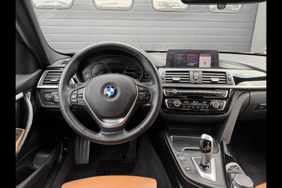 BMW 3-serie 320i Corporate Lease High Executive | Navigatie | Privacy Glass | Lichtmetalen Velgen | Climate Control | Xenon |