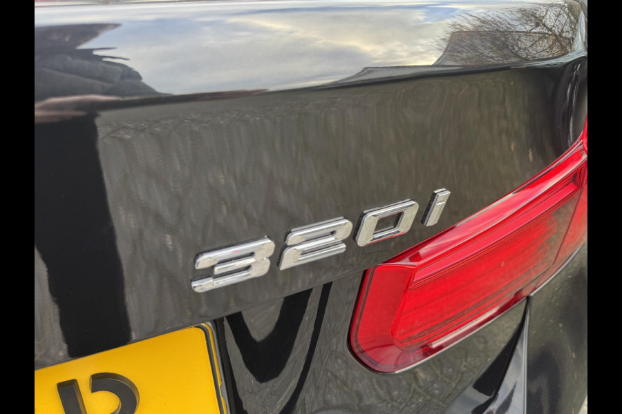 BMW 3-serie 320i Corporate Lease High Executive | Navigatie | Privacy Glass | Lichtmetalen Velgen | Climate Control | Xenon |