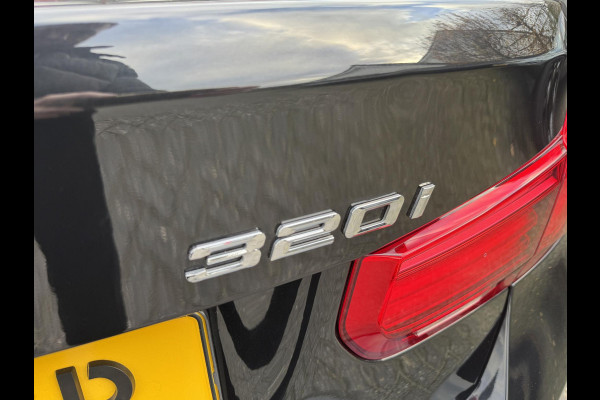 BMW 3-serie 320i Corporate Lease High Executive | Navigatie | Privacy Glass | Lichtmetalen Velgen | Climate Control | Xenon |