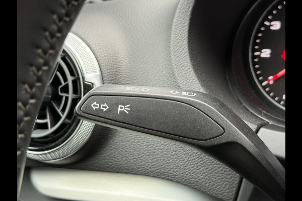 Audi A3 Limousine 35 TFSI CoD Sport S Line Edition | S-Line | Panoramadak | Draadloze telefoonlader .