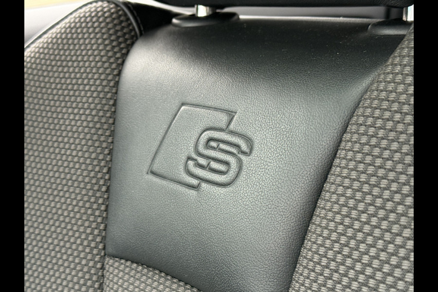 Audi A3 Limousine 35 TFSI CoD Sport S Line Edition | S-Line | Panoramadak | Draadloze telefoonlader .