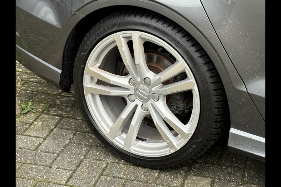 Audi A3 Limousine 35 TFSI CoD Sport S Line Edition | S-Line | Panoramadak | Draadloze telefoonlader .