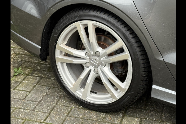Audi A3 Limousine 35 TFSI CoD Sport S Line Edition | S-Line | Panoramadak | Draadloze telefoonlader .