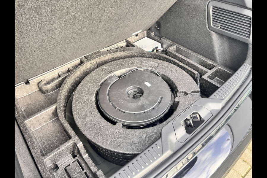 Ford Focus 1.0 EcoBoost Titanium Business | Winterpack | LED koplampen | Adaptive Cruise Control | 17" lichtmetalen velgen