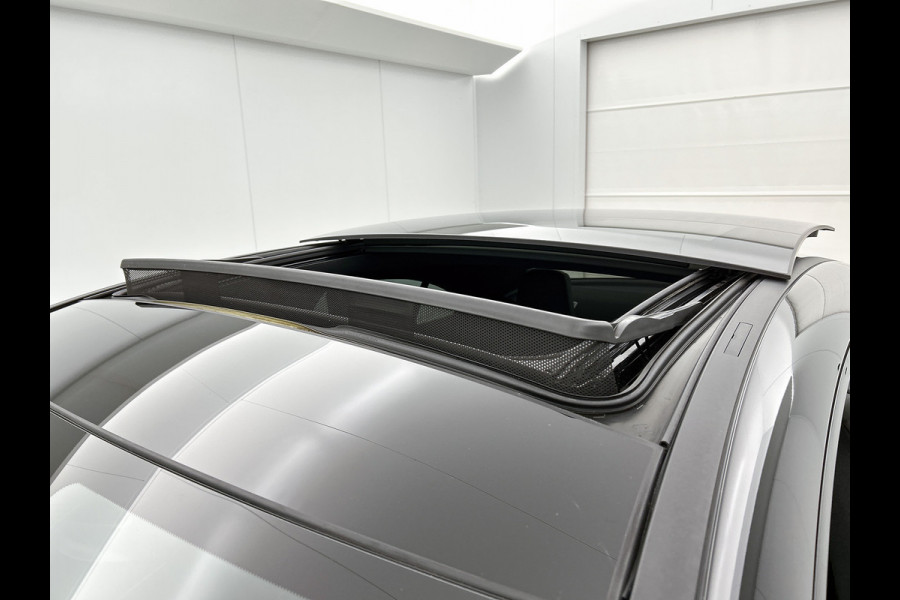 Mercedes-Benz CLA-Klasse 180 Business Solution AMG Panoramadak | Lichtmetalen velgen 5 spaaks |BMUX wide screen\ Naviagtie | parking support met camera achter | Inclusief 24 maanden MB Certified garantie voor Europa.