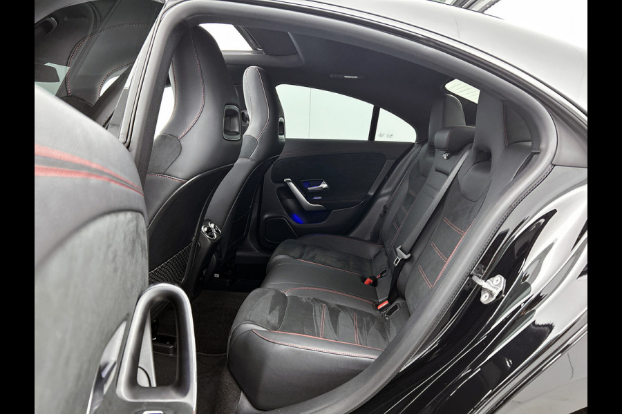 Mercedes-Benz CLA-Klasse 180 Business Solution AMG Panoramadak | Lichtmetalen velgen 5 spaaks |BMUX wide screen\ Naviagtie | parking support met camera achter | Inclusief 24 maanden MB Certified garantie voor Europa.