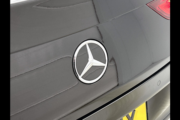 Mercedes-Benz CLA-Klasse 180 Business Solution AMG Panoramadak | Lichtmetalen velgen 5 spaaks |BMUX wide screen\ Naviagtie | parking support met camera achter | Inclusief 24 maanden MB Certified garantie voor Europa.