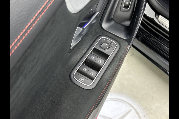 Mercedes-Benz CLA-Klasse 180 Business Solution AMG Panoramadak | Lichtmetalen velgen 5 spaaks |BMUX wide screen\ Naviagtie | parking support met camera achter | Inclusief 24 maanden MB Certified garantie voor Europa.