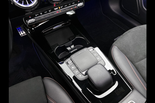 Mercedes-Benz CLA-Klasse 180 Business Solution AMG Panoramadak | Lichtmetalen velgen 5 spaaks |BMUX wide screen\ Naviagtie | parking support met camera achter | Inclusief 24 maanden MB Certified garantie voor Europa.
