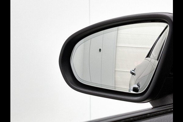 Mercedes-Benz CLA-Klasse 180 Business Solution AMG Panoramadak | Lichtmetalen velgen 5 spaaks |BMUX wide screen\ Naviagtie | parking support met camera achter | Inclusief 24 maanden MB Certified garantie voor Europa.