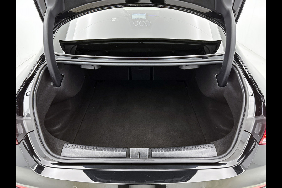 Mercedes-Benz CLA-Klasse 180 Business Solution AMG Panoramadak | Lichtmetalen velgen 5 spaaks |BMUX wide screen\ Naviagtie | parking support met camera achter | Inclusief 24 maanden MB Certified garantie voor Europa.