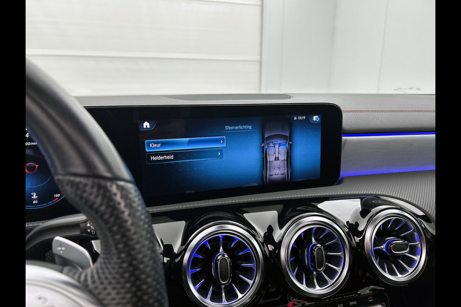 Mercedes-Benz CLA-Klasse 180 Business Solution AMG Panoramadak | Lichtmetalen velgen 5 spaaks |BMUX wide screen\ Naviagtie | parking support met camera achter | Inclusief 24 maanden MB Certified garantie voor Europa.