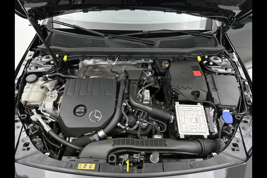 Mercedes-Benz CLA-Klasse 180 Business Solution AMG Panoramadak | Lichtmetalen velgen 5 spaaks |BMUX wide screen\ Naviagtie | parking support met camera achter | Inclusief 24 maanden MB Certified garantie voor Europa.